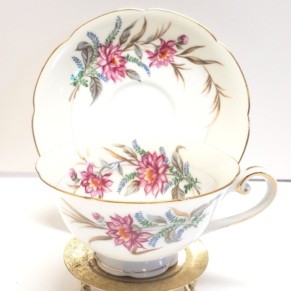 Beautiful Vintage Pink Flower Leaf & Wheat Grass Hand Painted Cup & Saucer - Picture 2 of 13